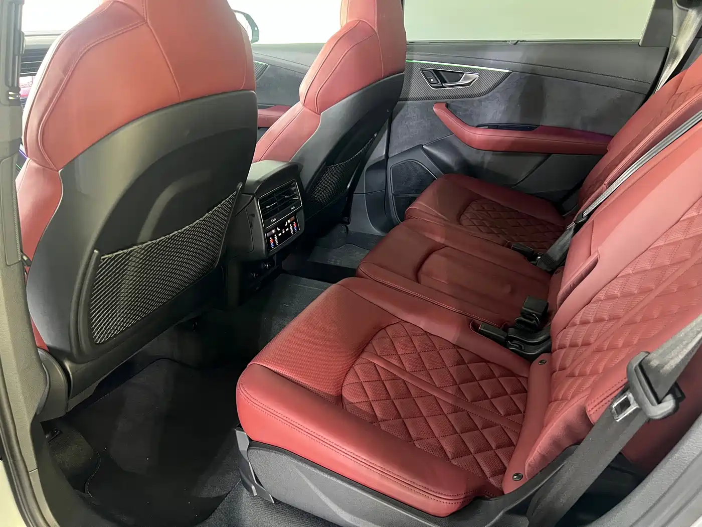 Audi SQ7 2024 4.0 TFSI фото 9