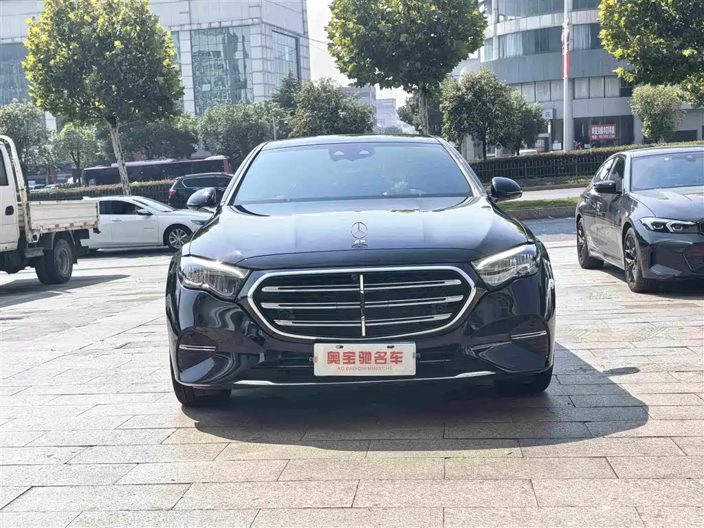 Фото 2 - Mercedes-Benz E-Class
