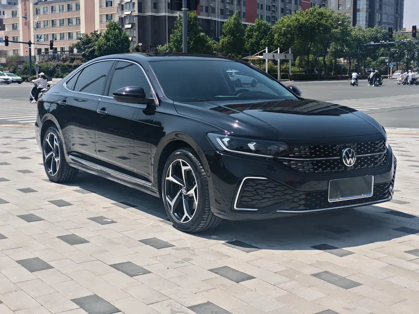 Volkswagen Passat 2025 Outstanding 330TSI Starlight Elite Edition фото 3