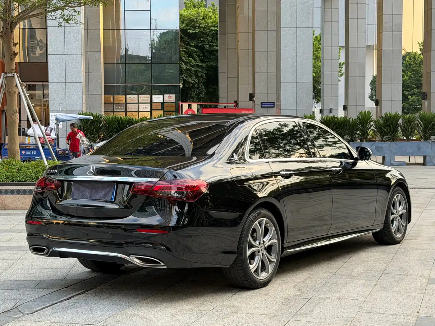 Mercedes-Benz E-Class 2022 E 300 L Sport Luxury фото 13