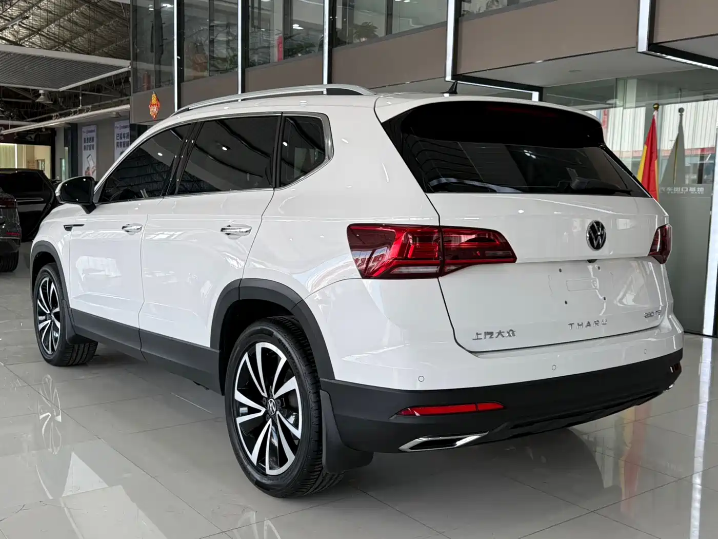 Volkswagen Tharu 2022 280TSI FWD Luxury Edition фото 4