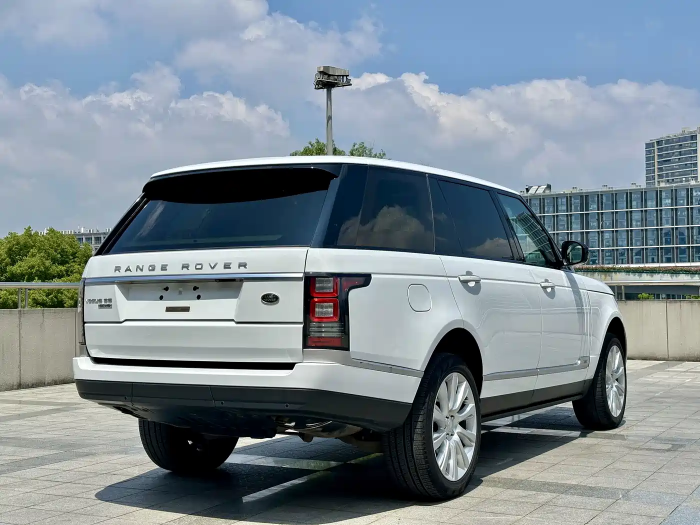 Land Rover Range Rover 2015 3.0 SC V6 Vogue SE Genesis Extended Edition фото 6