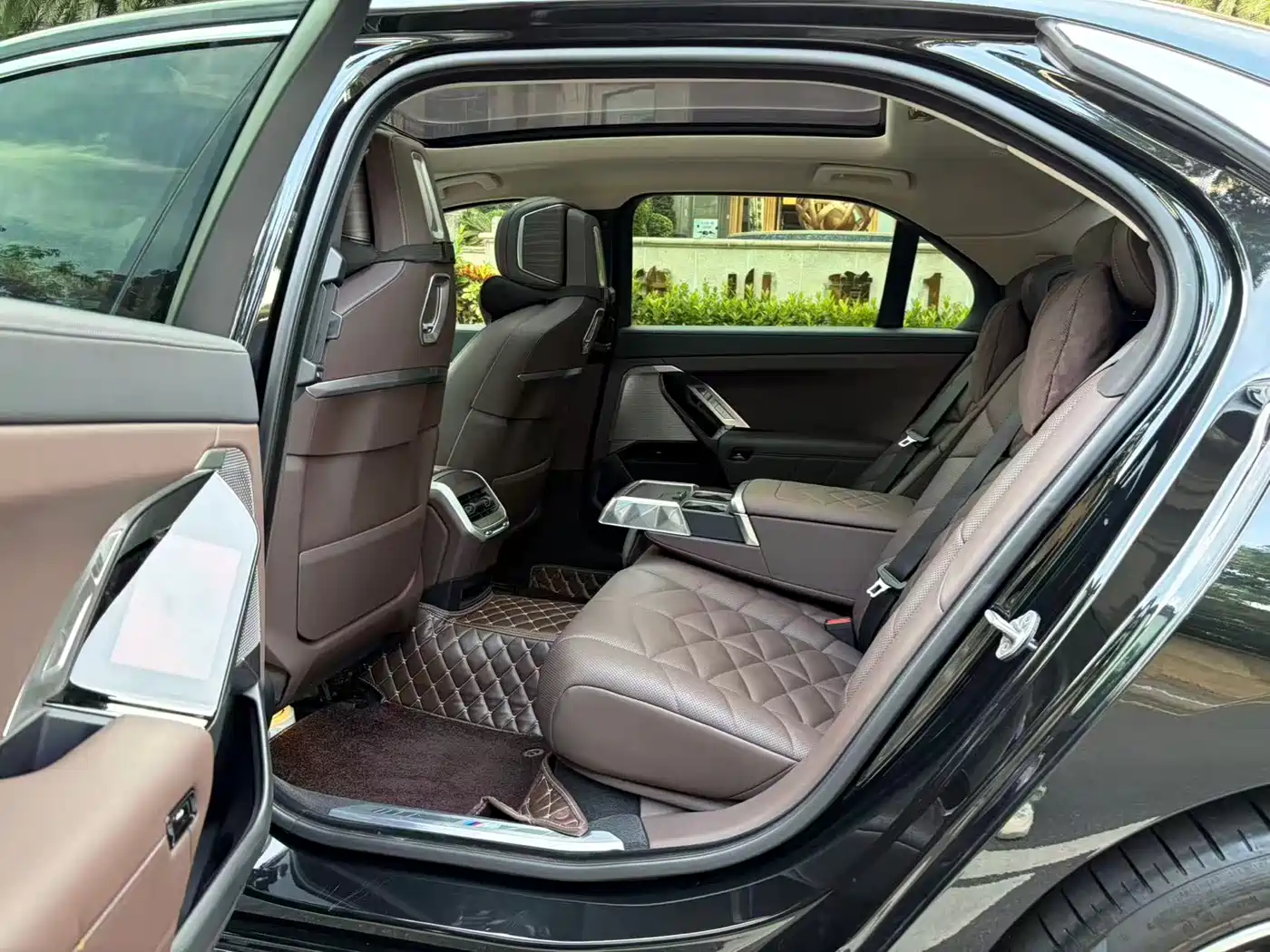 BMW 7-SERIES