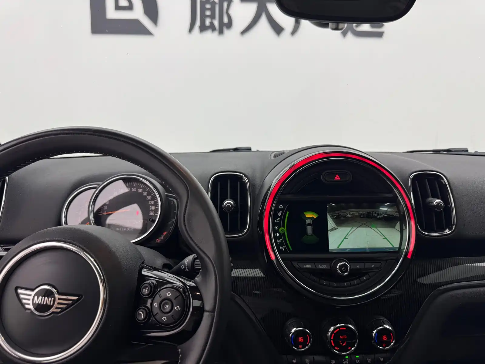 صورة 11 - MINI COUNTRYMAN