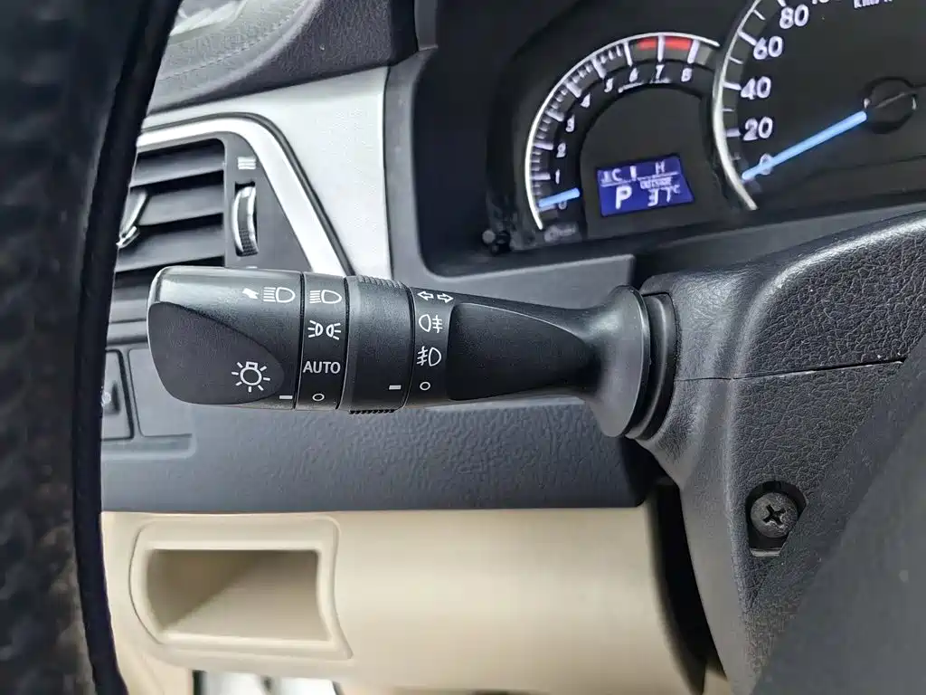 Фото 21 - Toyota Camry