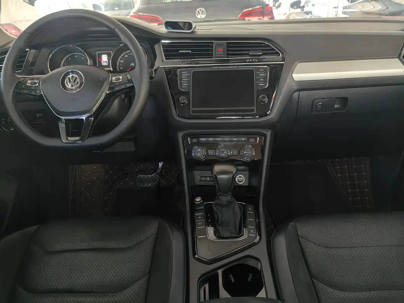 Volkswagen Tiguan L 2018 330TSI Automatic 2WD Luxury Edition фото 13