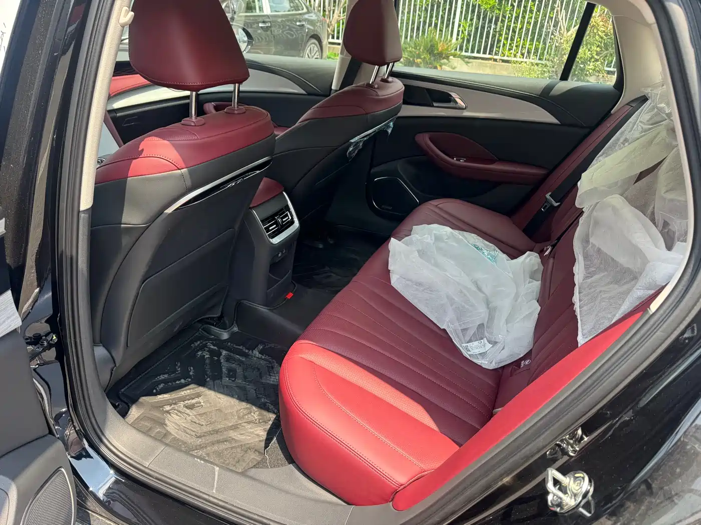 Hongqi H5 2025 2.0T Automatic Flag Celebration 500,000 Units Anniversary Edition фото 8