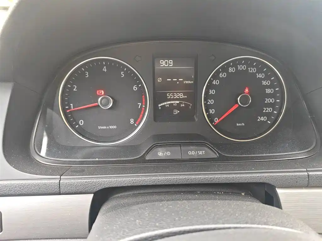 Volkswagen Lavida 2013 1.6L Manual Comfort Edition фото 5