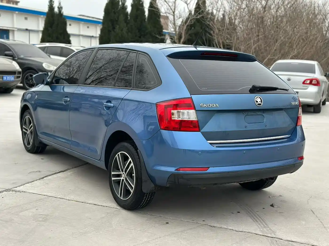 Škoda Skoda Rapid Spaceback 2016 Facelift 1.6L Automatic Forward Edition фото 3
