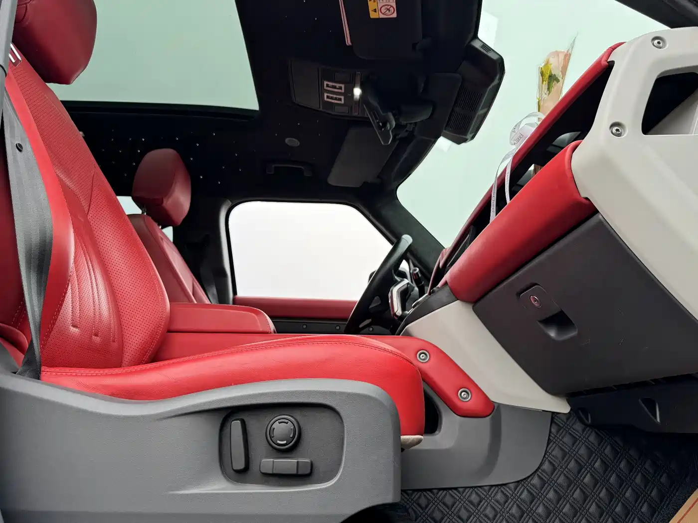 Land Rover Defender 2020 Model 110 P400 SE фото 14