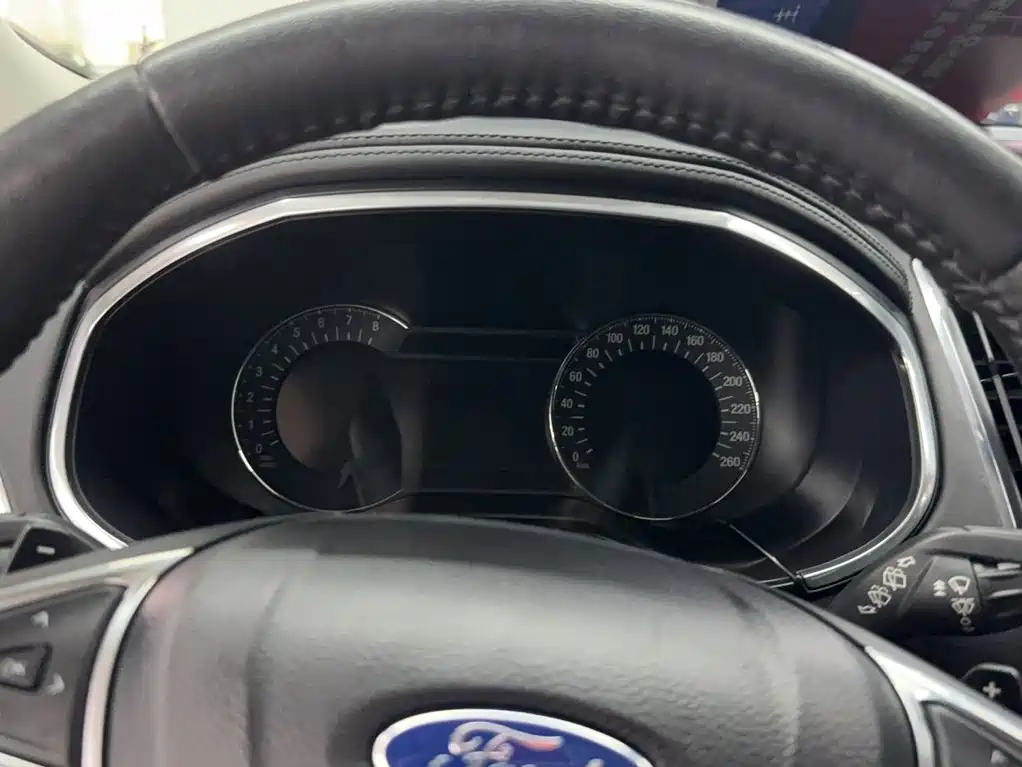 Фото 4 - Ford Edge