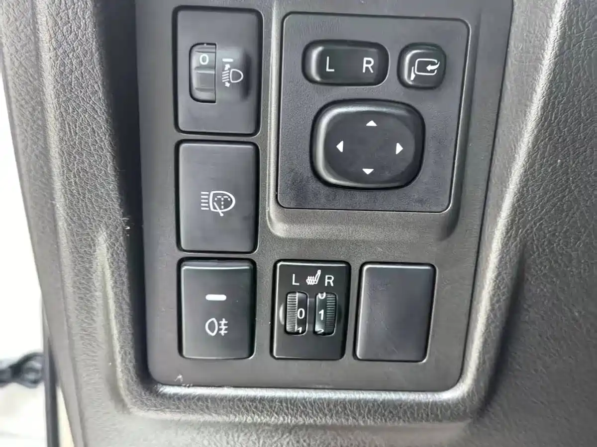 Toyota Prado (Import) 2010 2.7L Automatic Standard фото 13