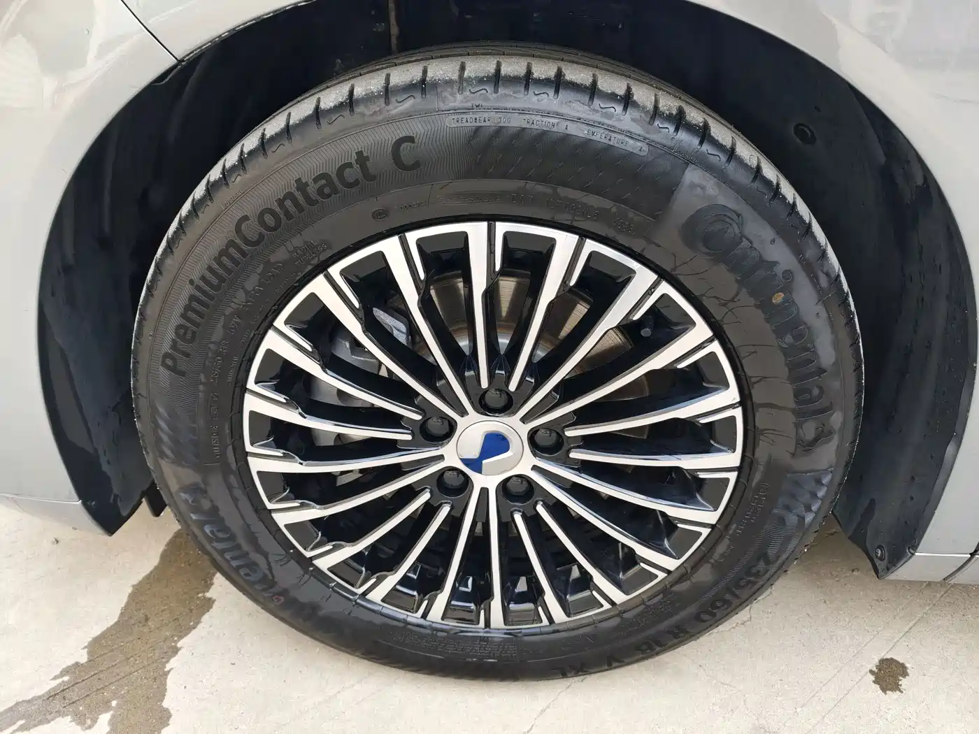 Denza D9 2023 2022 DM-i 970 AWD Flagship