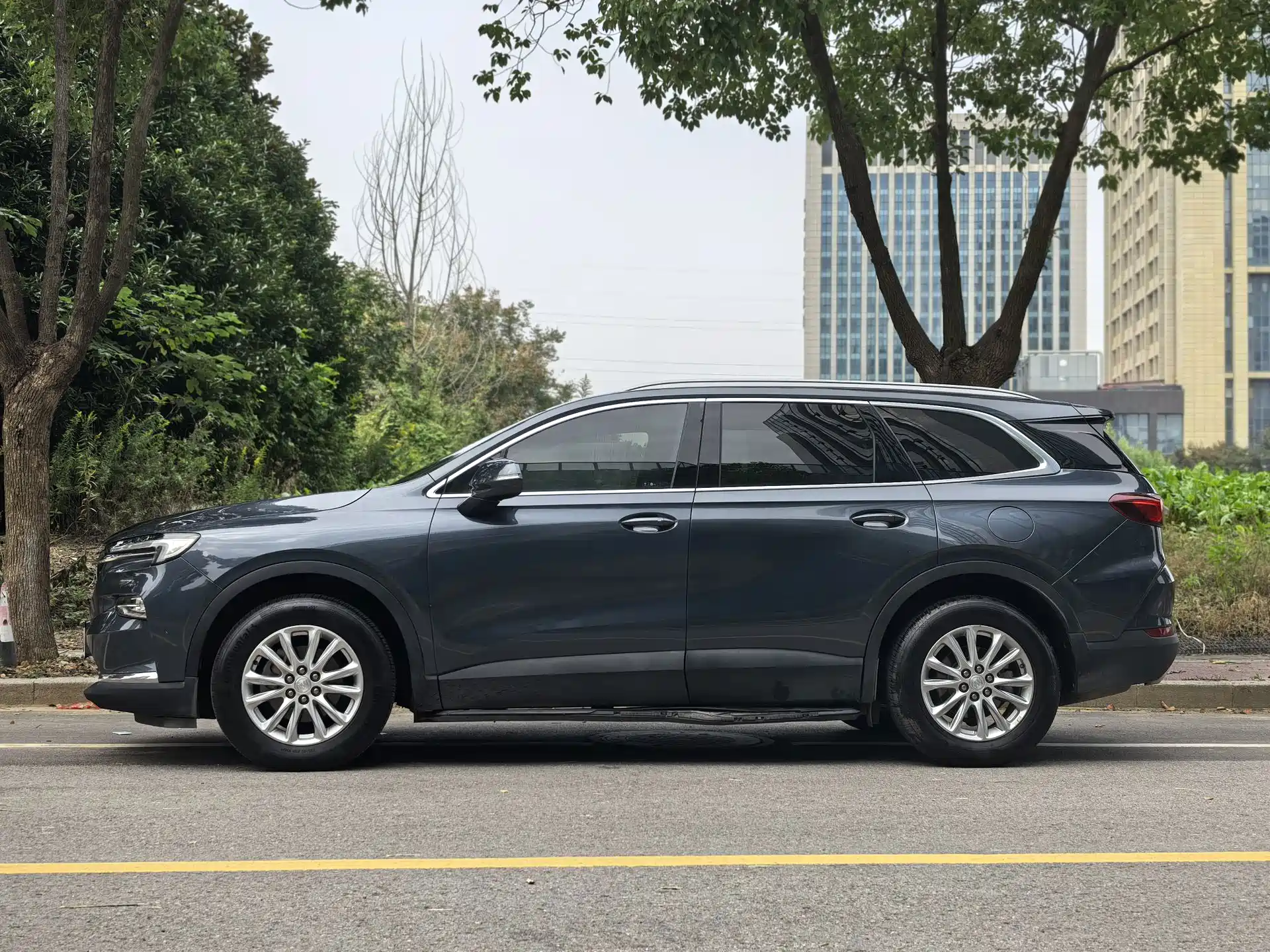 Photo 4 - Buick Enclave