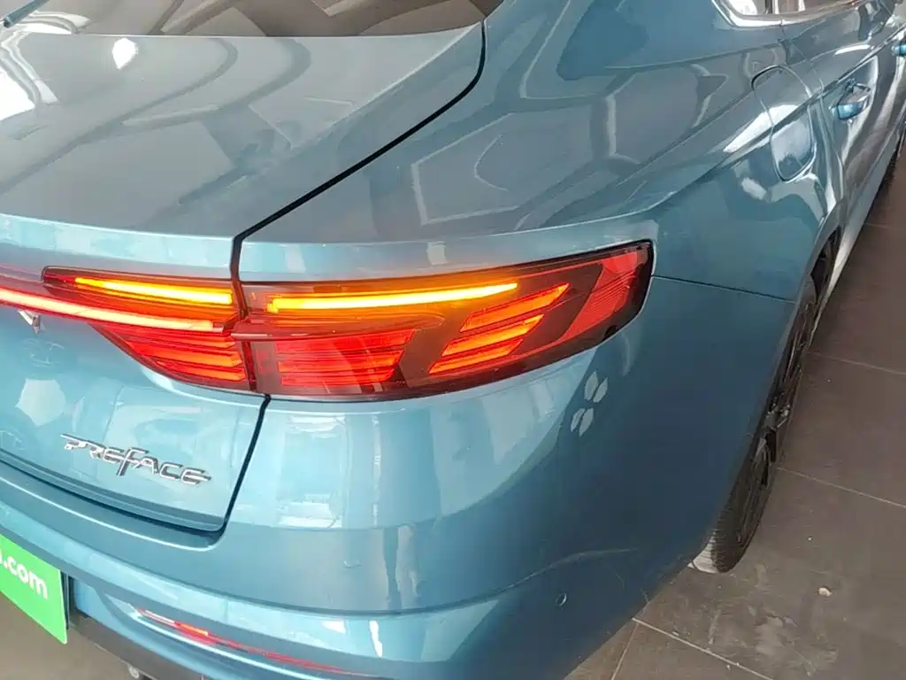 Фото 8 - Geely Preface