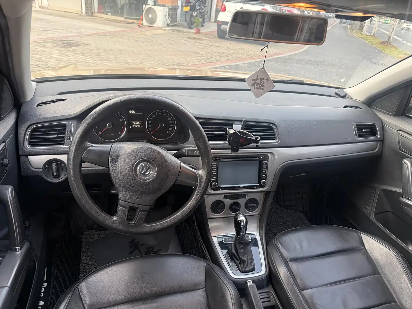 Volkswagen Lavida 2013 Facelift Classic 1.6L Automatic Comfort фото 6
