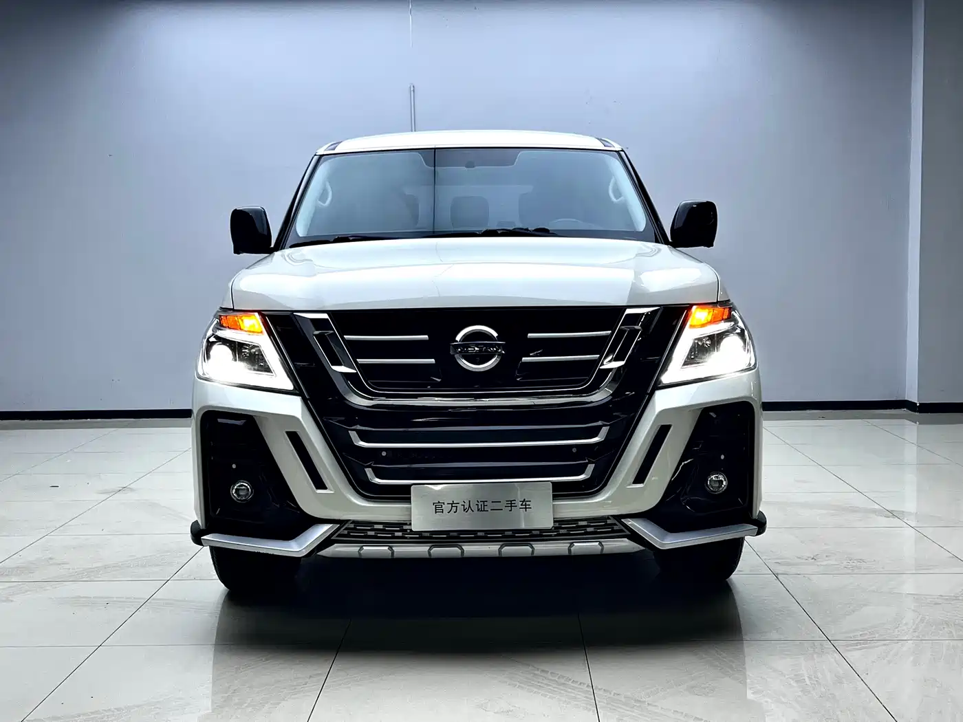 Nissan Patrol 2018 4.0L Leadership фото 2