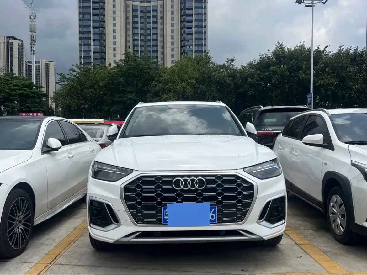 Фото 1 - Audi Q5L