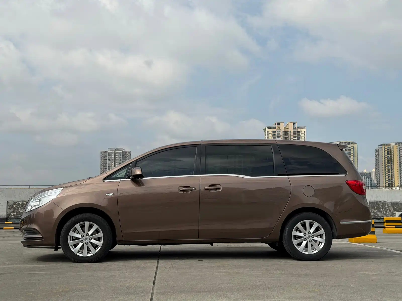 Фото 2 - Buick GL8