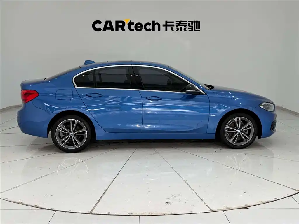 BMW 1 Series 2017 118i Sport фото 12