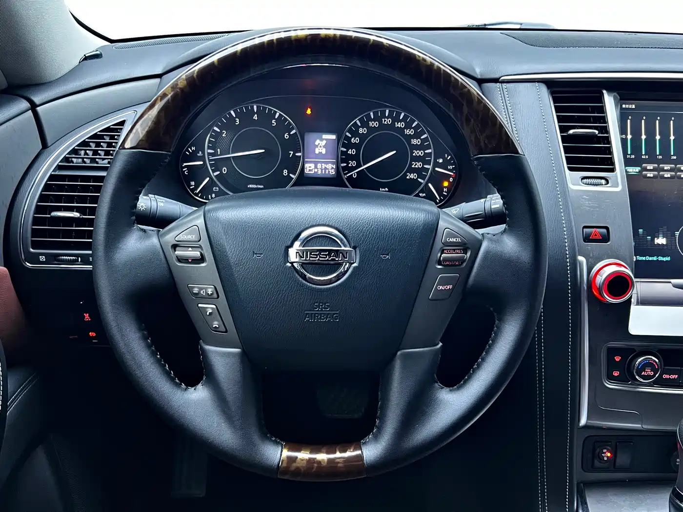 Nissan Patrol 2018 4.0L Leadership фото 5