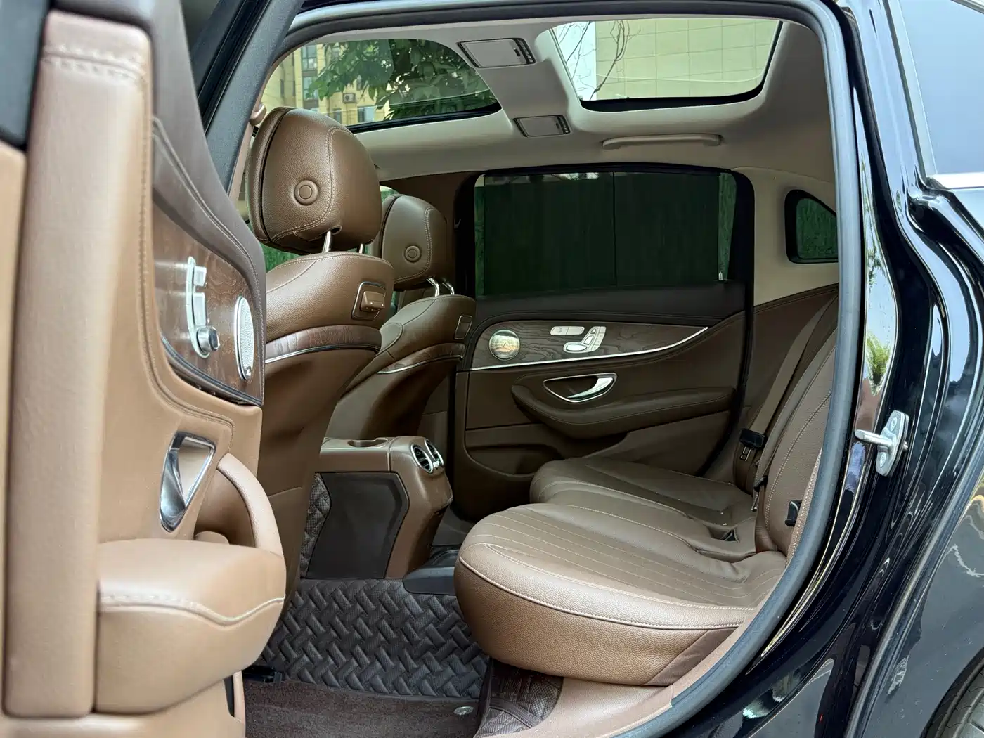 Mercedes-Benz E-Class 2019 E 300 L Luxury фото 9