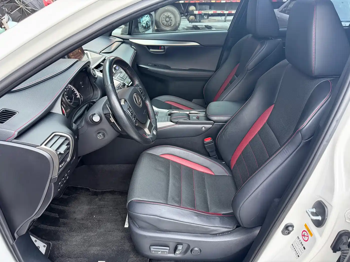 Фото 21 - Lexus NX