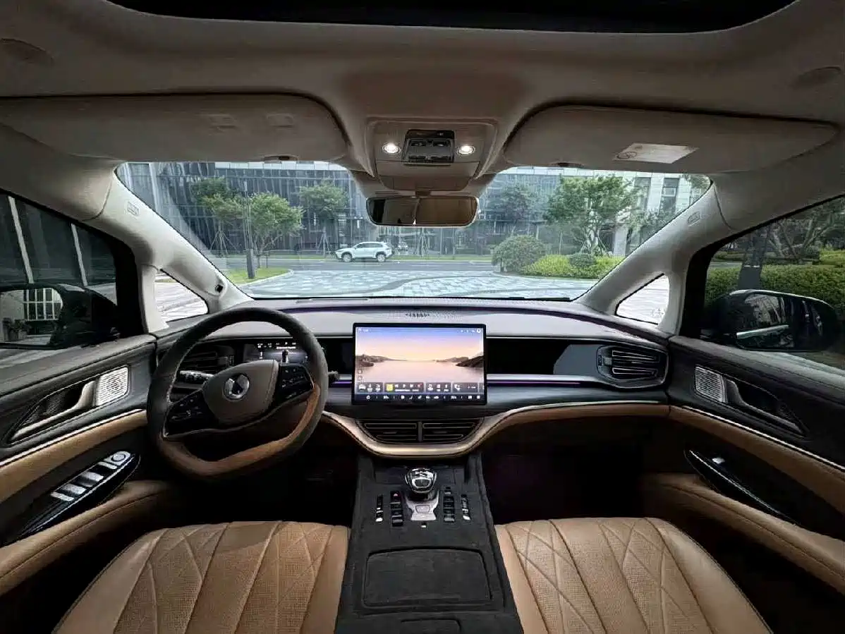 Denza D9 2022 DM-i 970 AWD Flagship фото 3