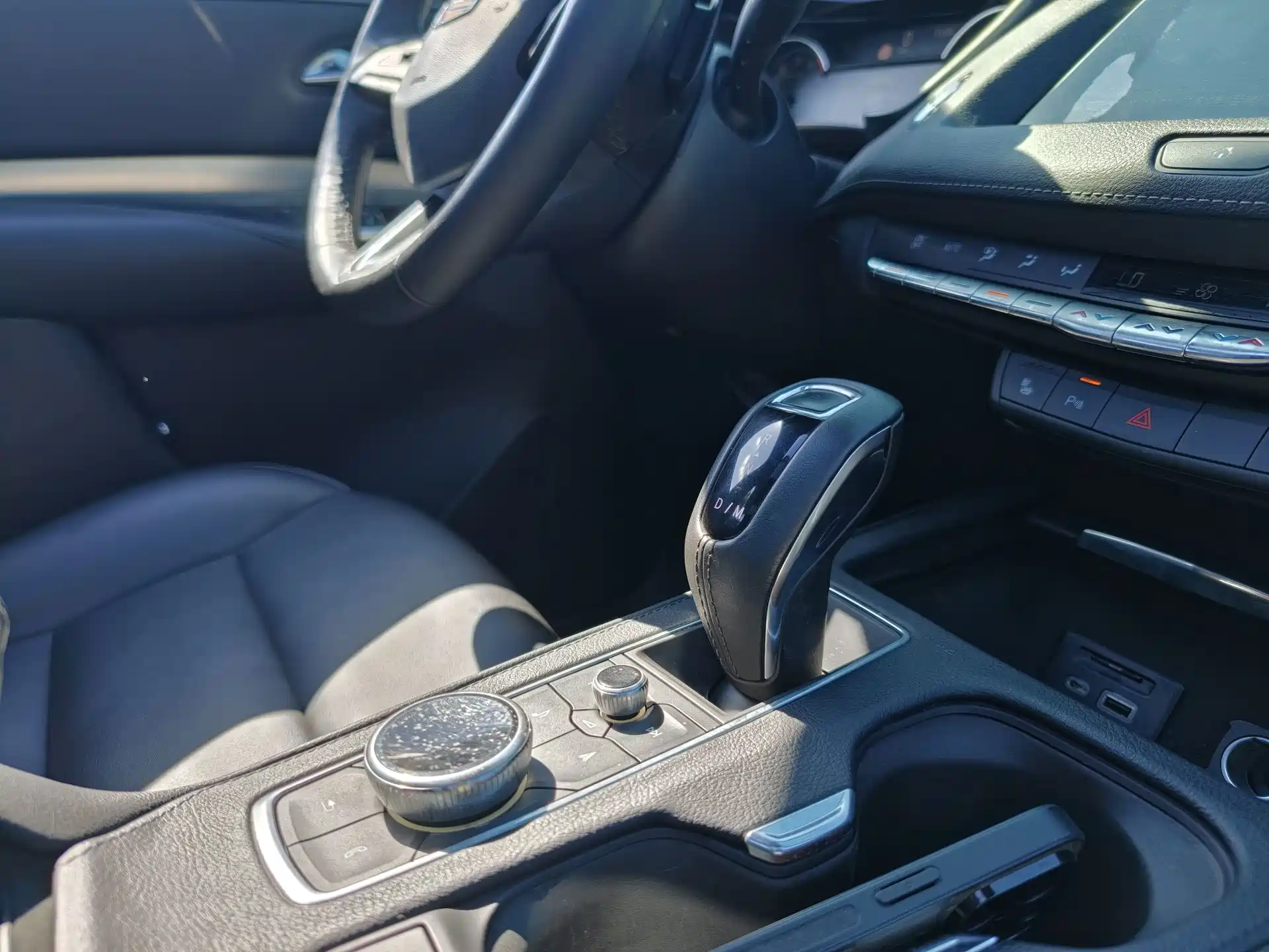 Photo 16 - Cadillac XT4