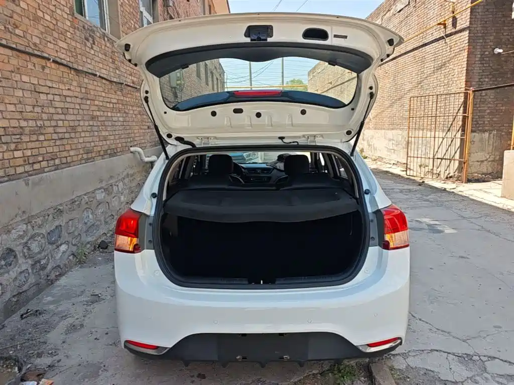 Kia K2 2015 Hatchback 1.4L AT GLS Cool Edition фото 19