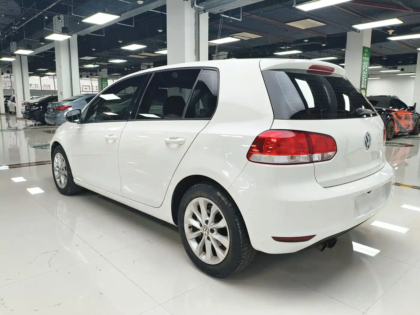 Фото 17 - Volkswagen Golf