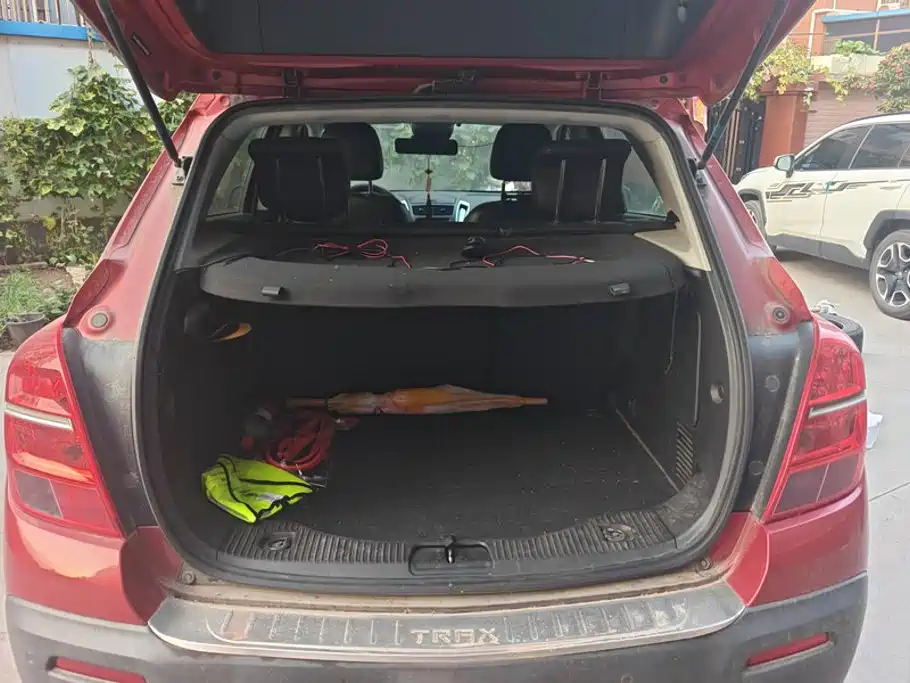 Photo 4 - Chevrolet Trax
