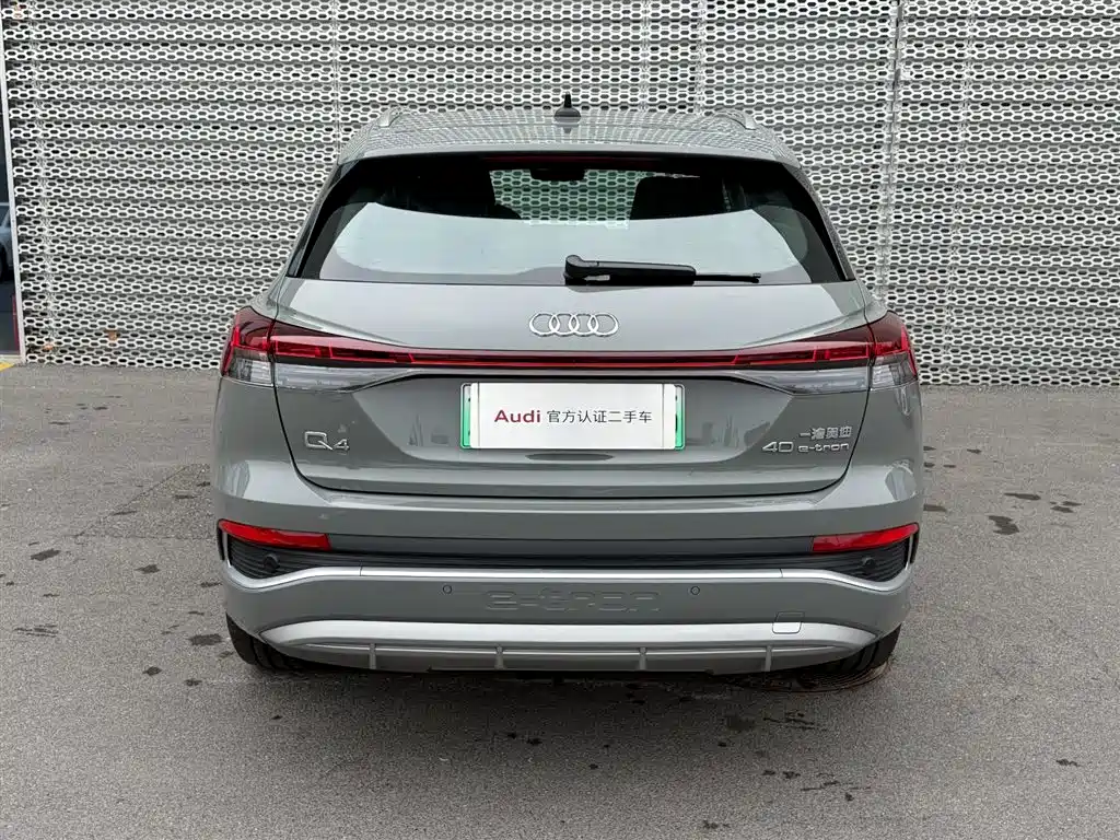 AUDI Q4 E TRON