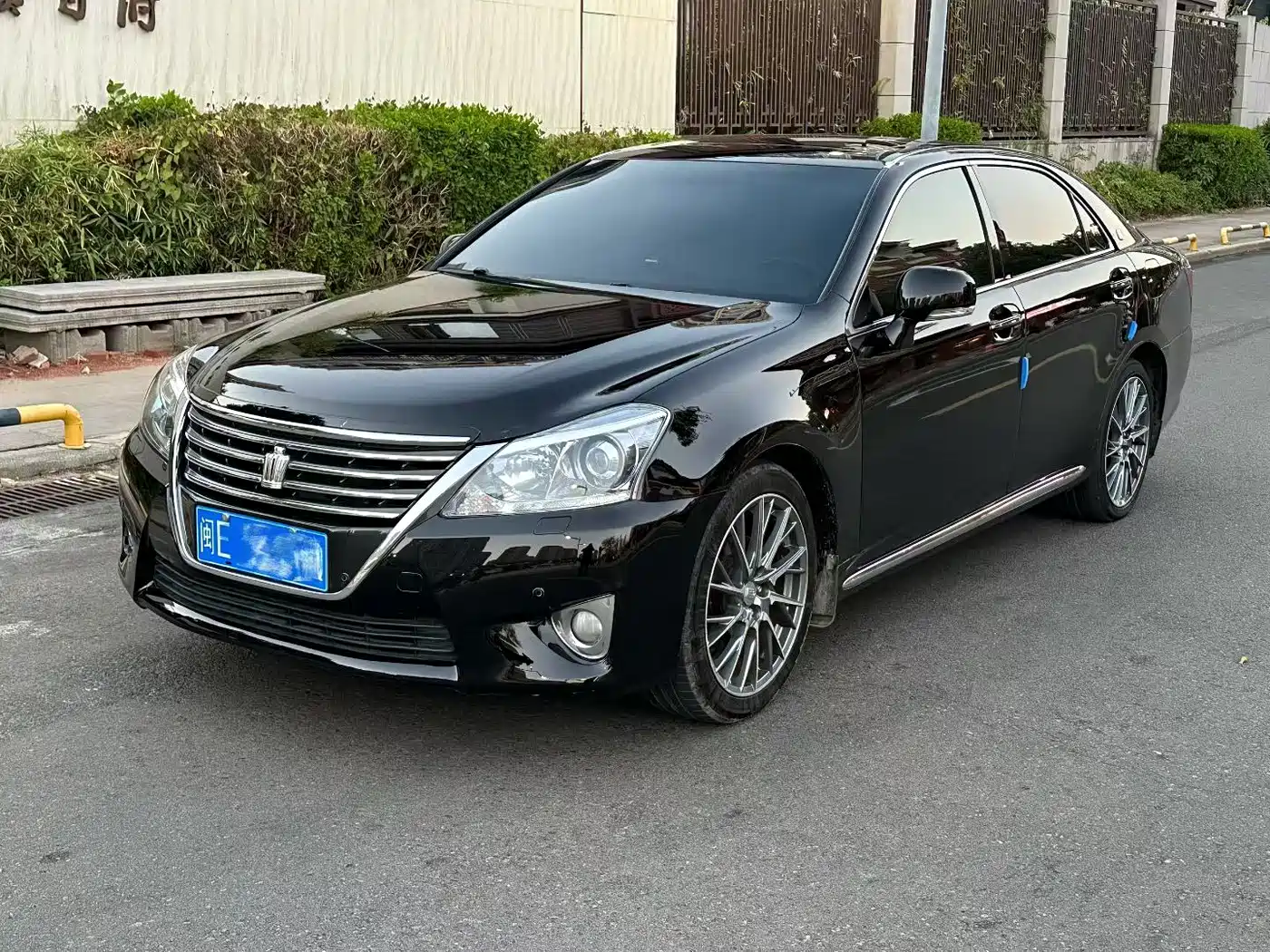 Toyota Crown 2012 2.5L Royal Leather Edition