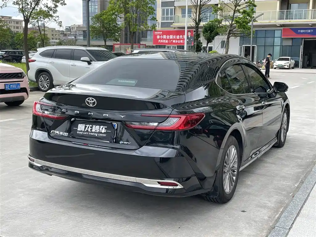 Photo 8 - Toyota Camry