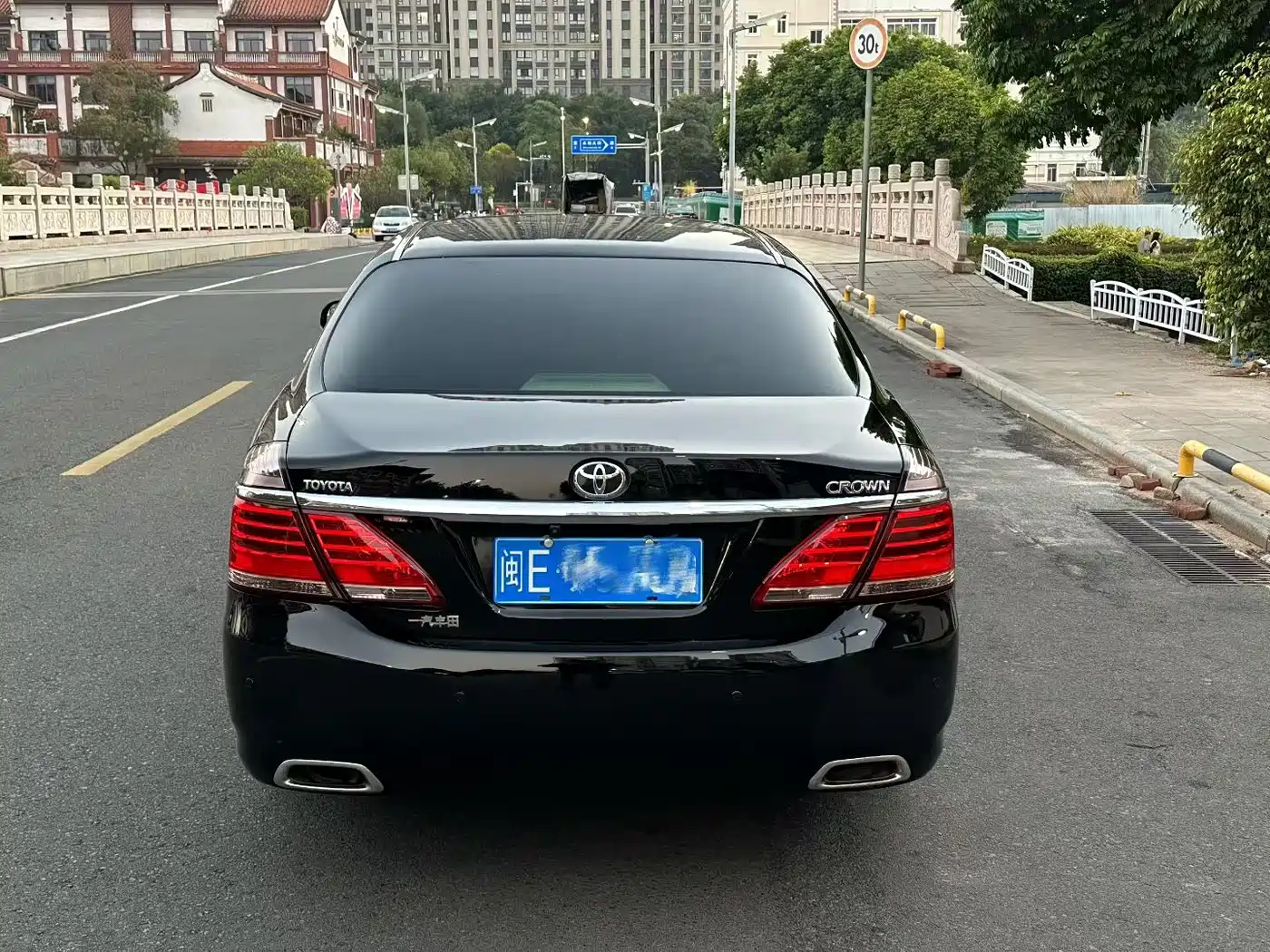 Toyota Crown 2012 2.5L Royal Leather Edition фото 5