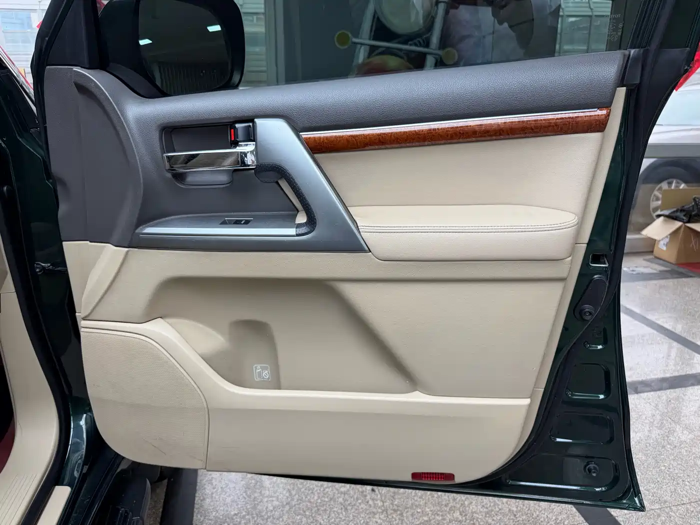 Toyota Land Cruiser 2012 4.6L Automatic VX-R фото 42