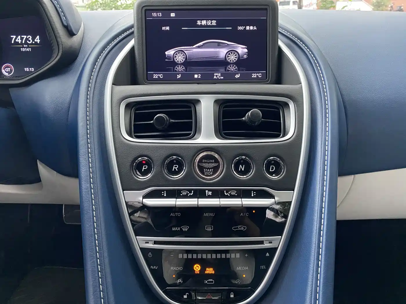 ASTON MARTIN DB11
