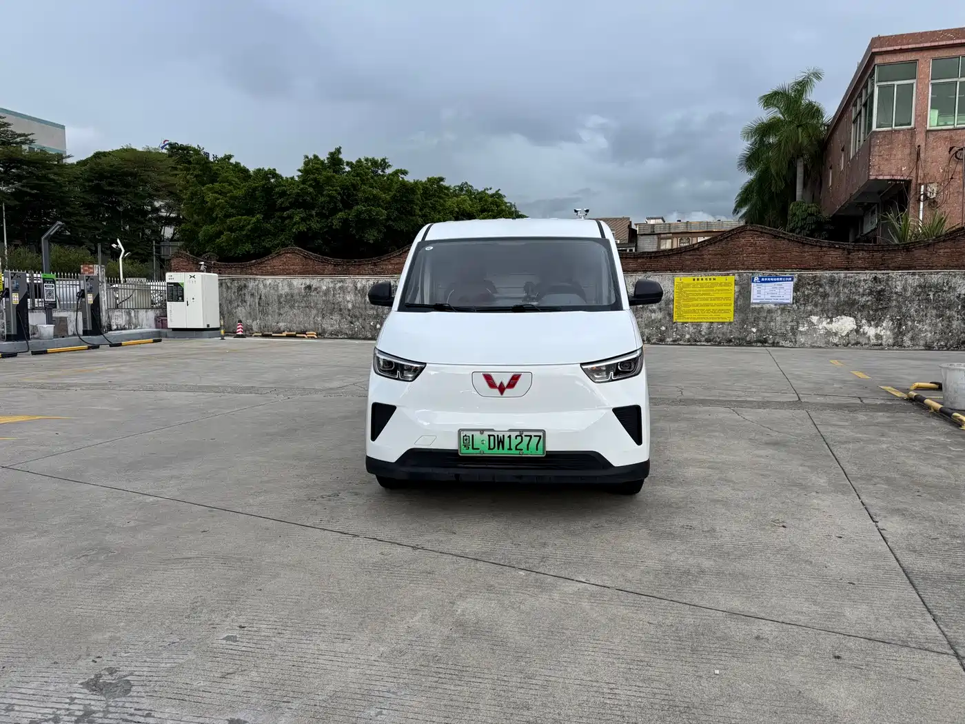 Wuling Motors Wuling Yangguang 2026 2024 Model 300km Comfort Enclosed Window Version 75kW