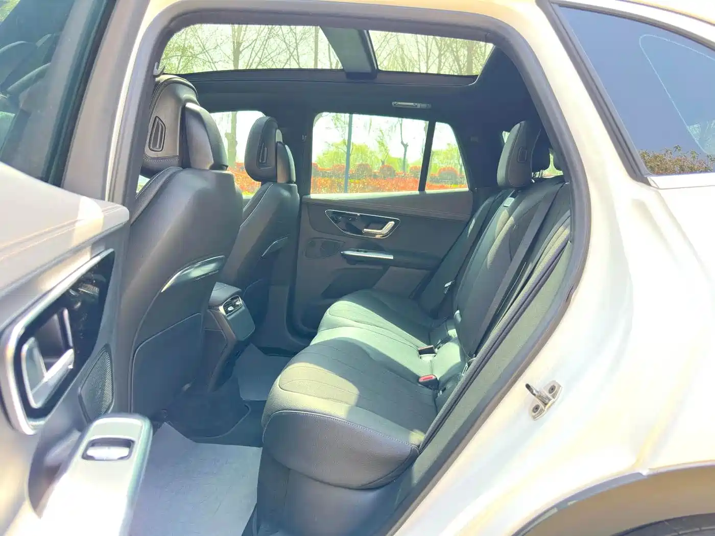 Mercedes-Benz EQE SUV 2024 500 4MATIC Pioneer Edition фото 16