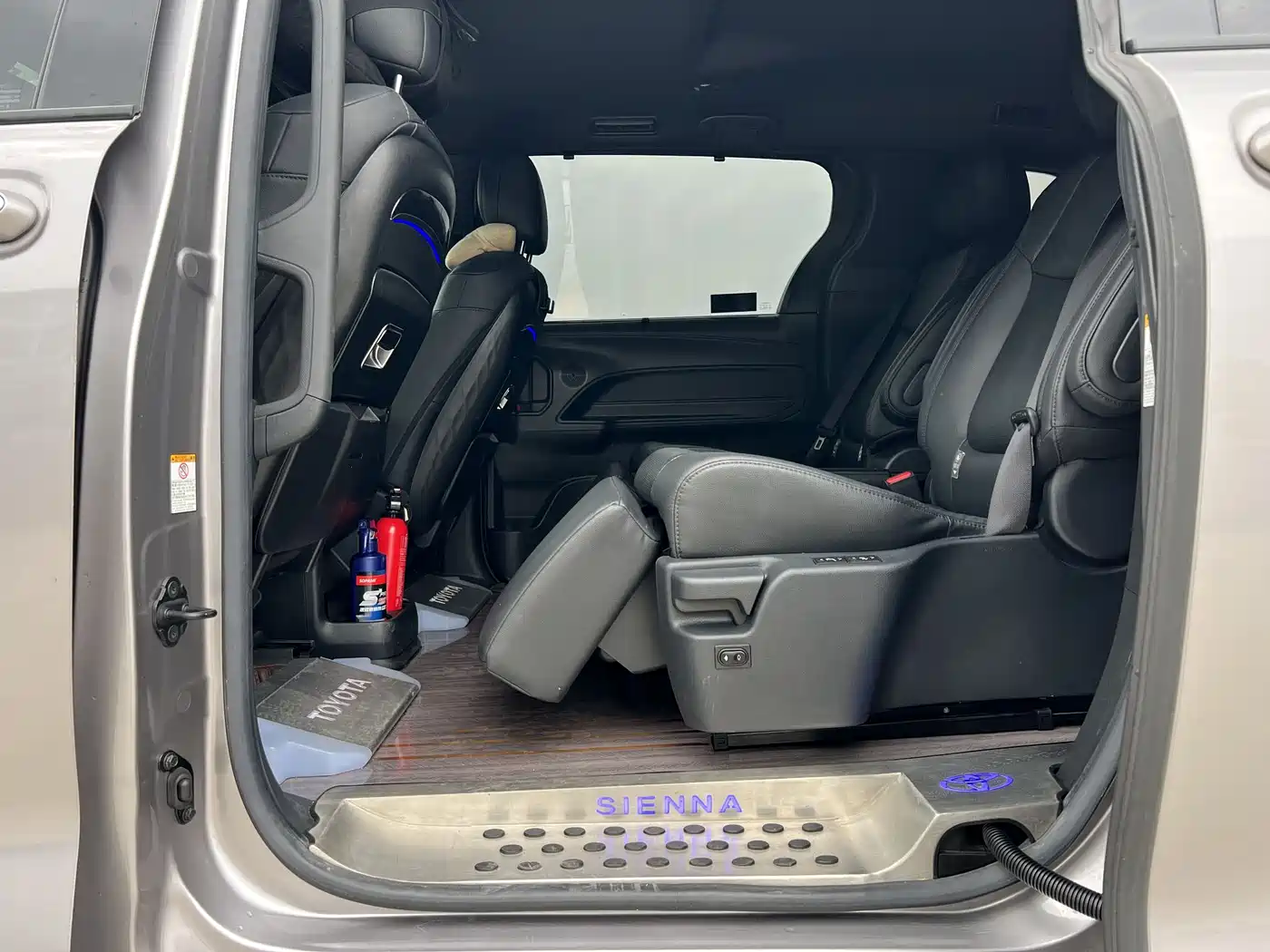 Toyota Sienna 2021 2.5L Hybrid Premium Edition фото 11