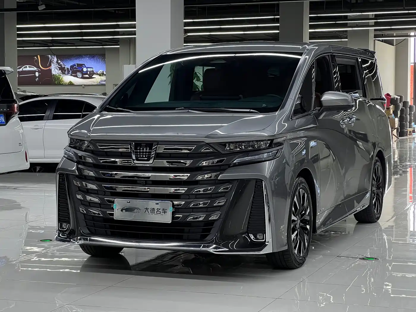 Toyota Vellfire 2026 2024 Crown Hybrid 2.5L Executive Premium Edition