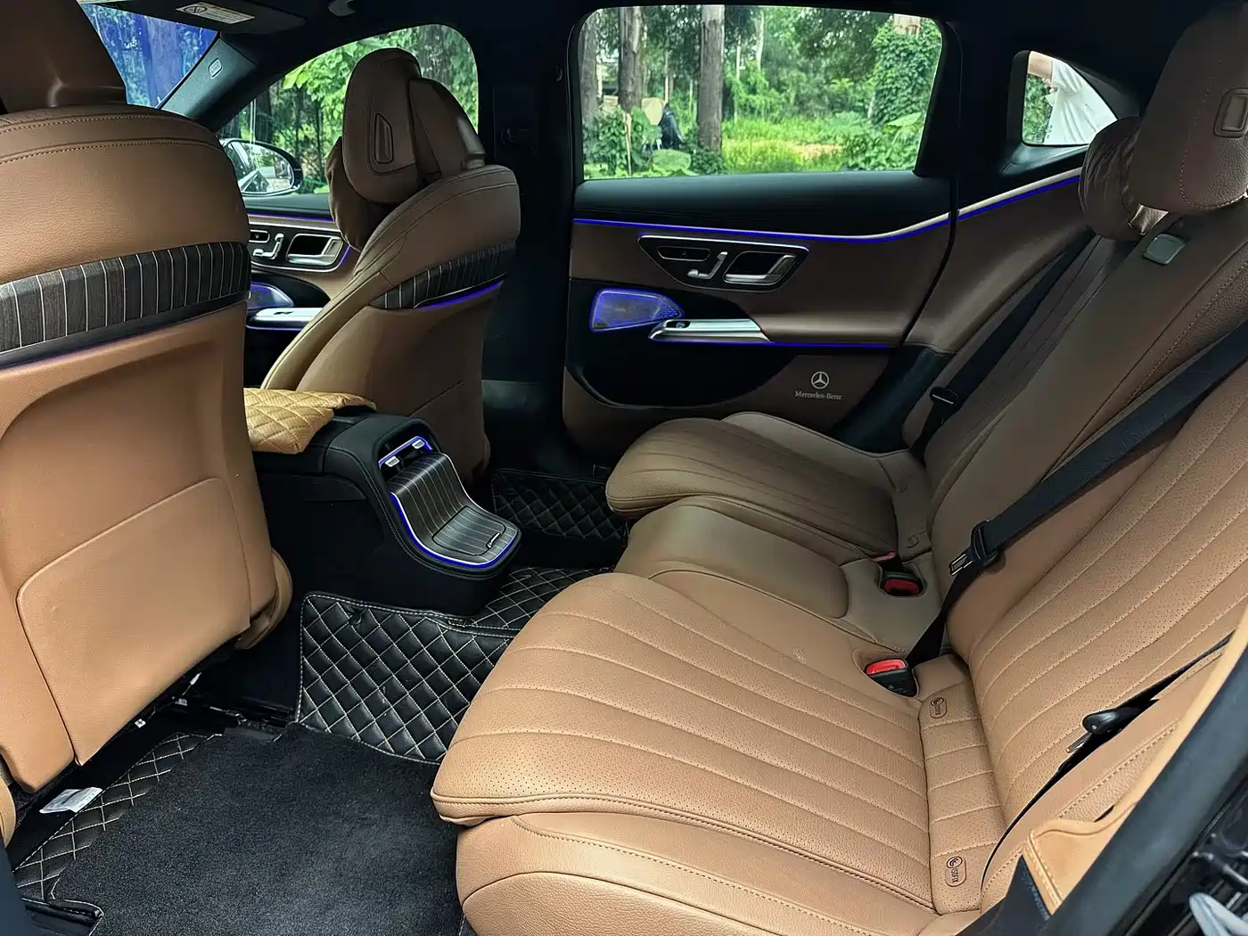 Mercedes-Benz E-Class 2024 Model E 300 L Luxury фото 21