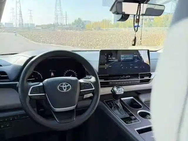 Toyota Granvia 2023 2.5L Hybrid Prestige PLUS Edition фото 14