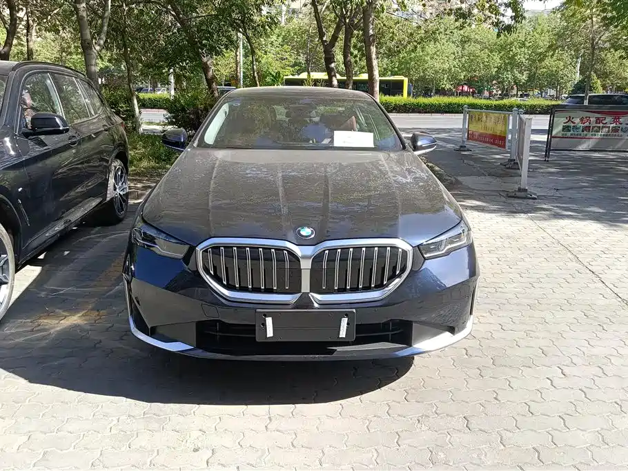 BMW 5 Series 2024 525Li M Sport Package фото 2
