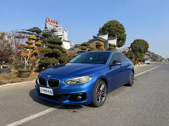 BMW 1 SERIES