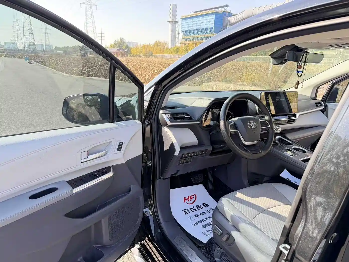 Toyota Granvia 2023 2.5L Hybrid Prestige PLUS Edition фото 15