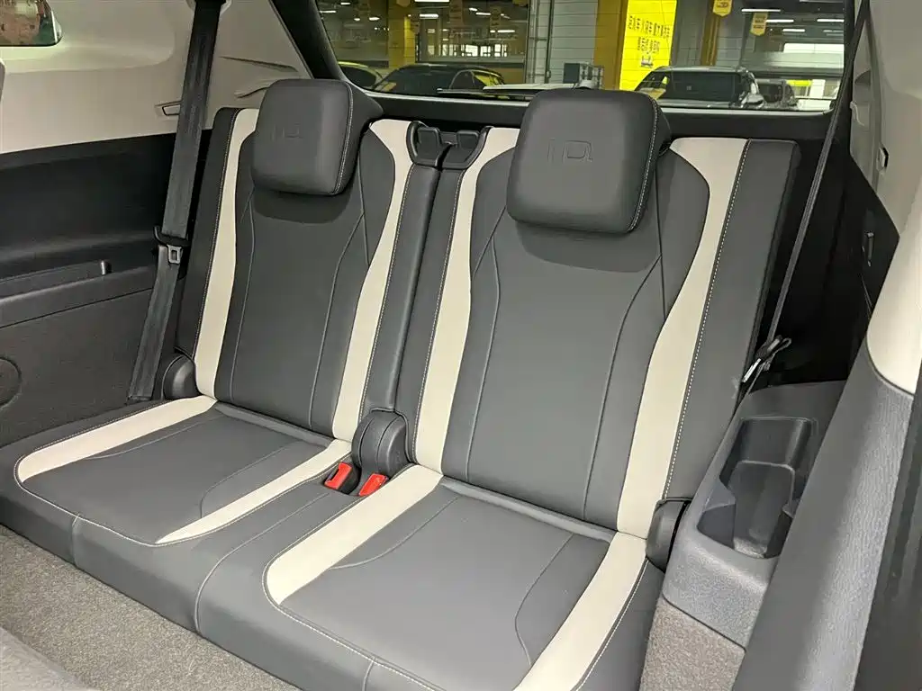 VOLKSWAGEN ID.6 CROZZ