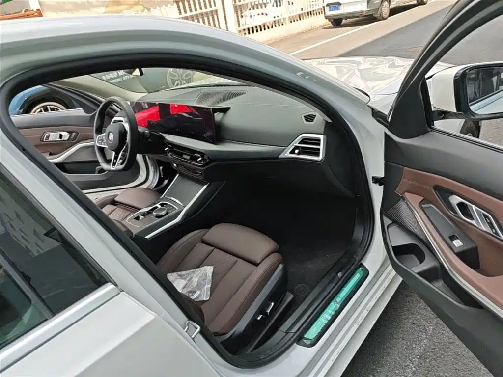 BMW 3 Series 2025 325Li M Sport Package фото 11