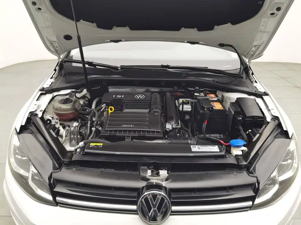 صورة 6 - Volkswagen Golf